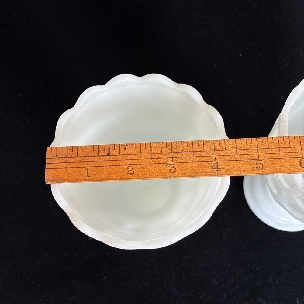 E.O.Brody Milk glass 2 Vases Planters Urns Goblets Vintage 6" tall retro boho - Picture 6 of 10